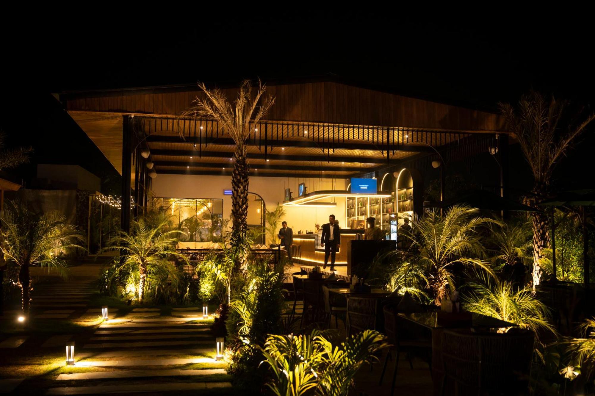 Vintclub Resort Lucknow Buitenkant foto