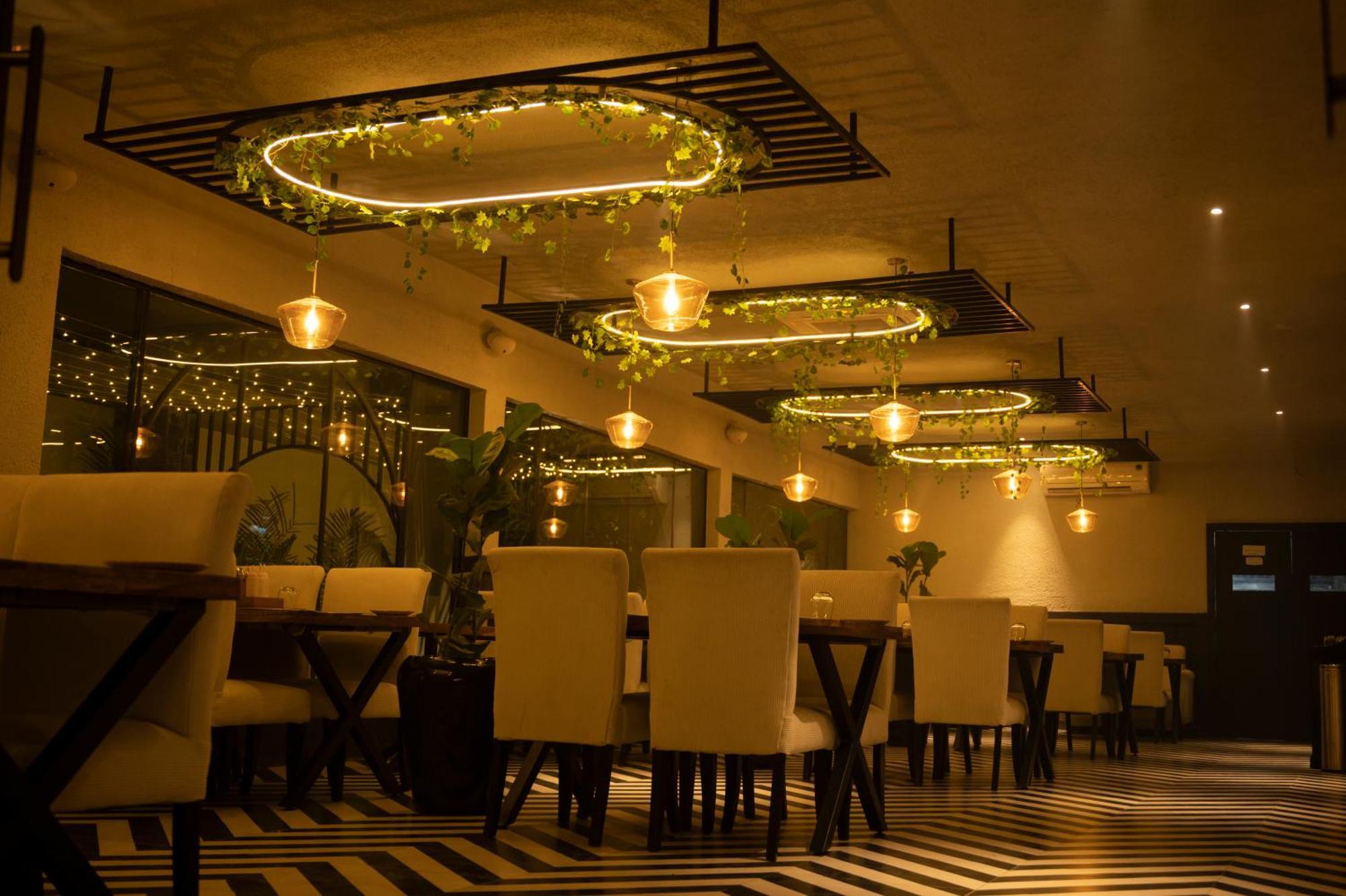 Vintclub Resort Lucknow Buitenkant foto