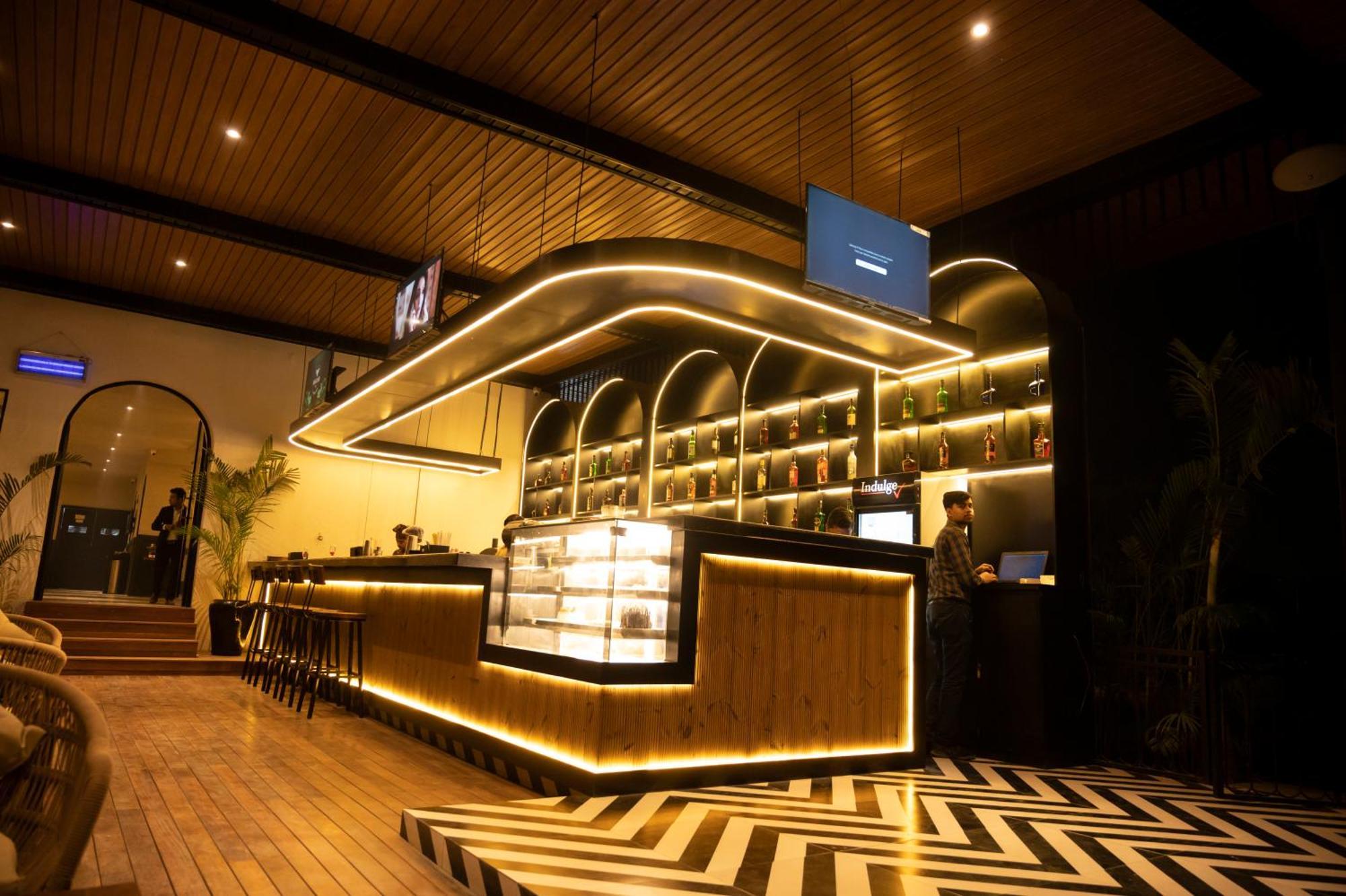 Vintclub Resort Lucknow Buitenkant foto