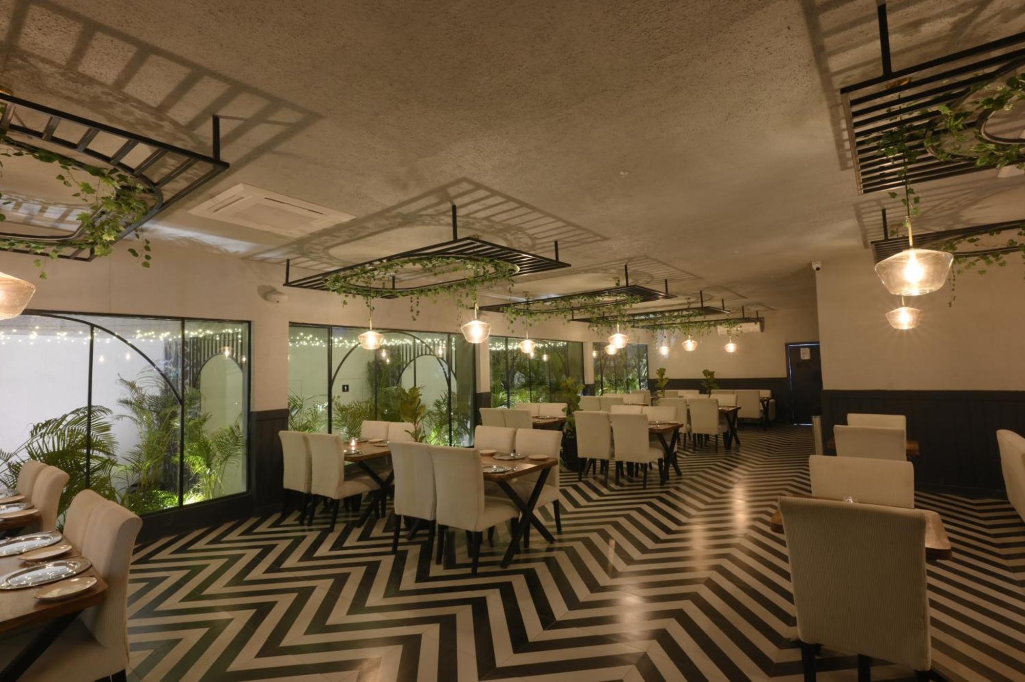 Vintclub Resort Lucknow Buitenkant foto