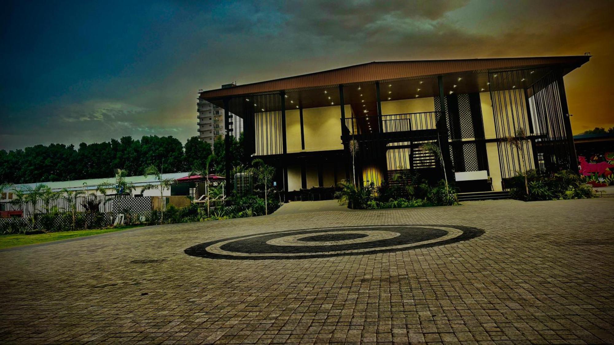 Vintclub Resort Lucknow Buitenkant foto