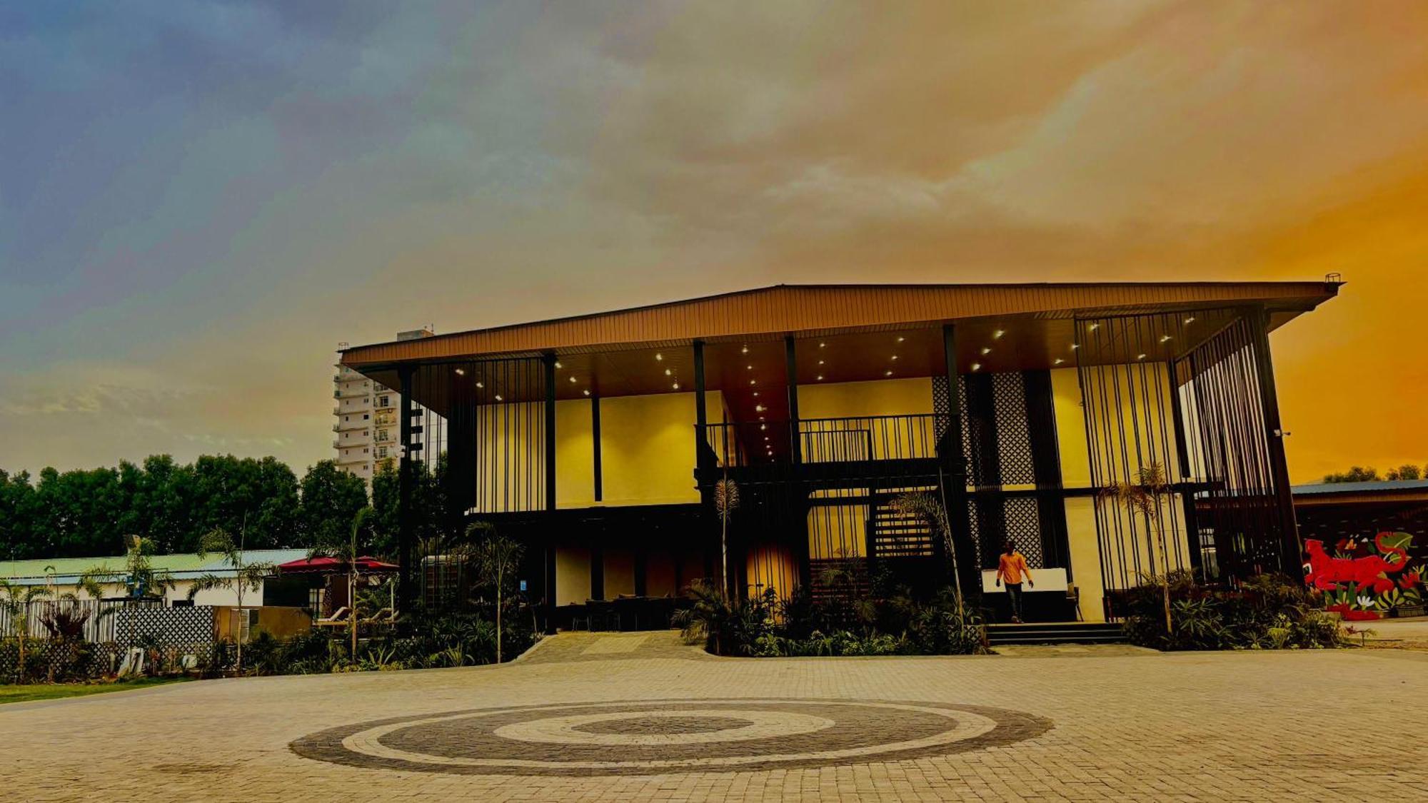Vintclub Resort Lucknow Buitenkant foto