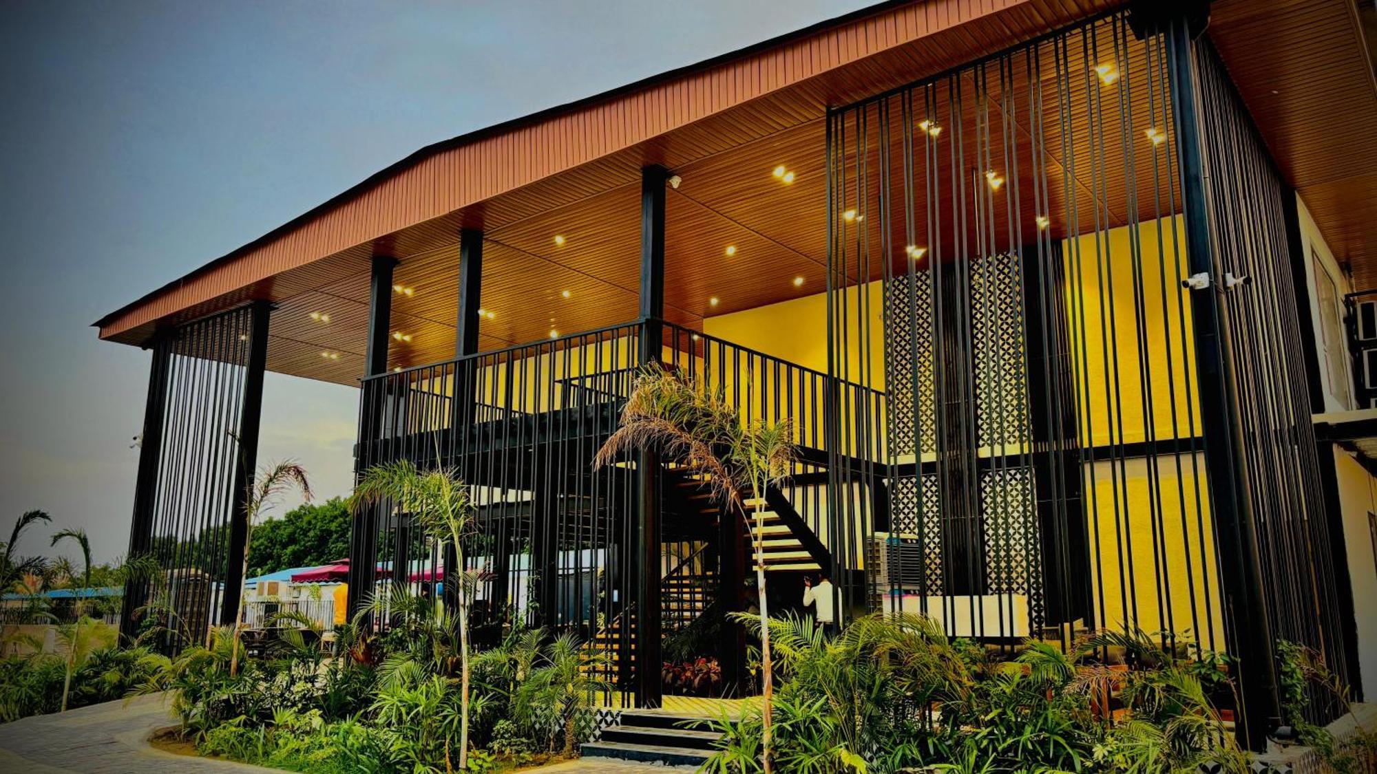 Vintclub Resort Lucknow Buitenkant foto