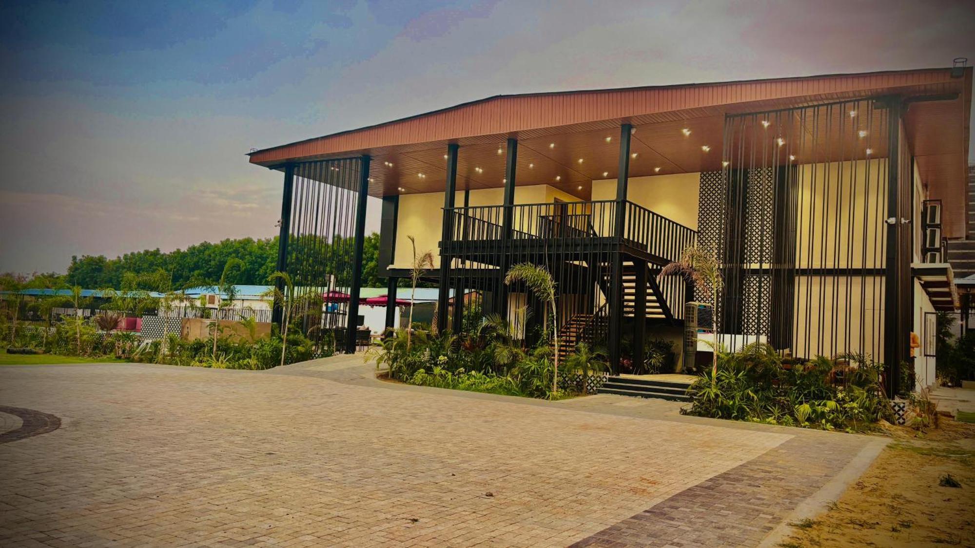 Vintclub Resort Lucknow Buitenkant foto